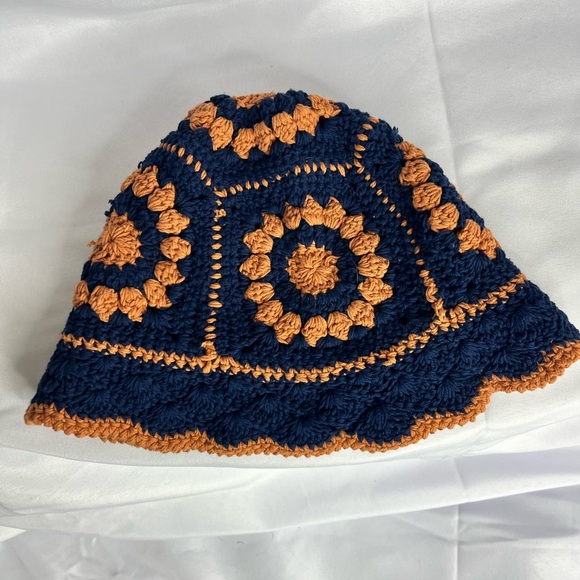 Two tone crocheted hat flower blue / orange one size - Picture 4 of 6